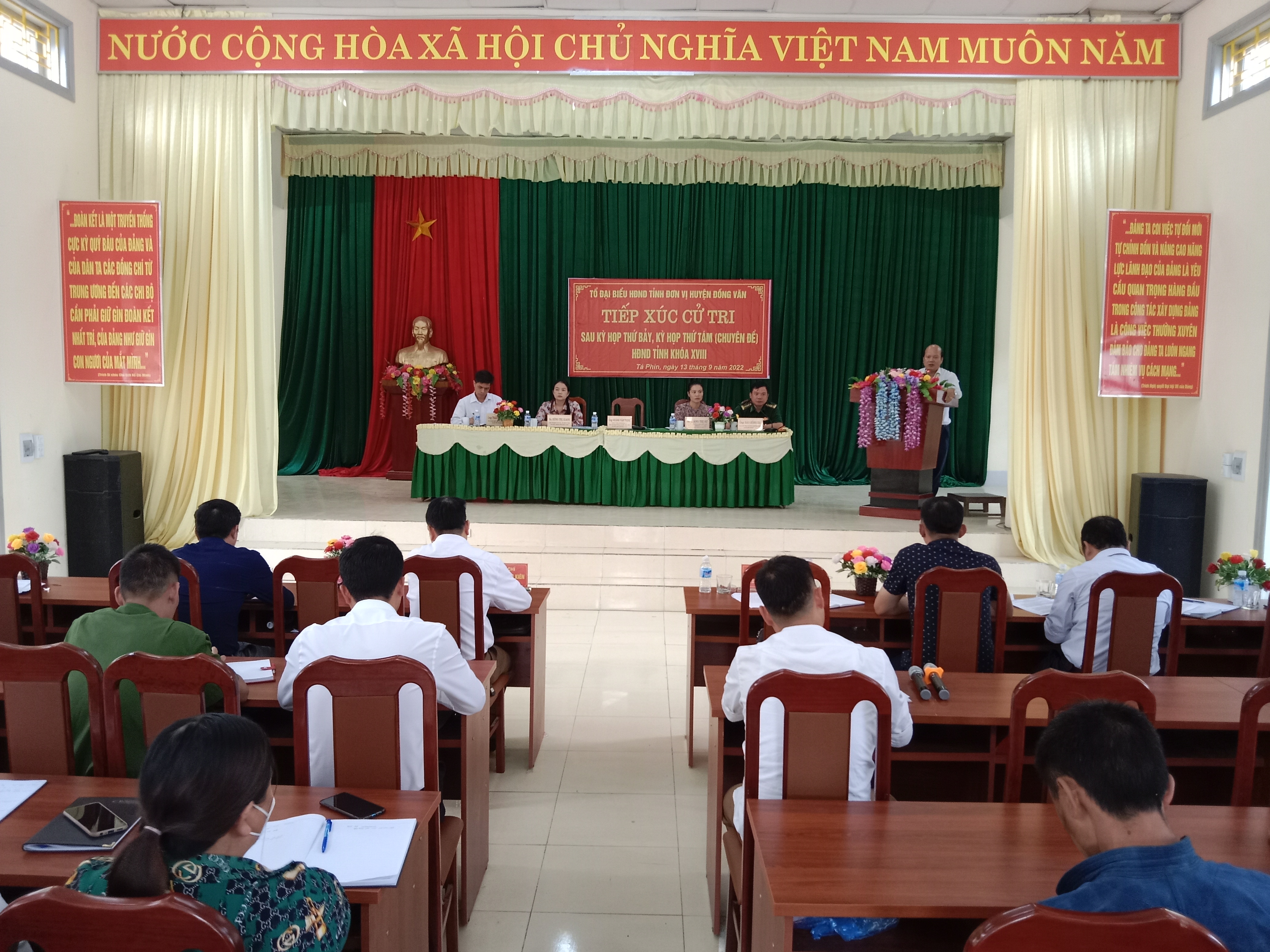 Tổ Đại biểu HĐND tỉnh đơn vị huyện Đồng Văn tiếp xúc cử tri  tại xã Tả Phìn